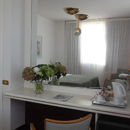 Starhotels Cristallo Palace Hotel 4*